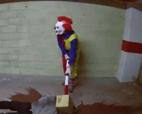 Killer Clown Scare Prank