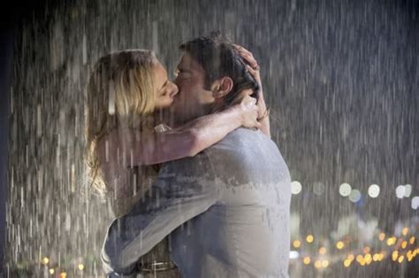 17 Romantic Tv Kisses In The Rain Tv Fanatic