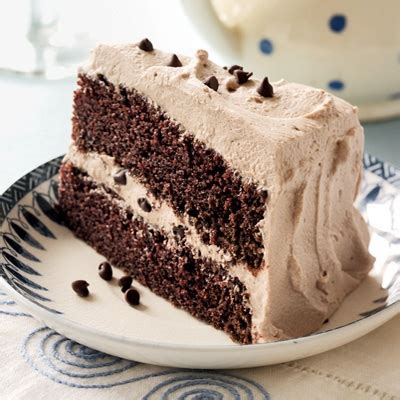 There's nothing quite like biting into a light, moist cake with a tender crumb. Another good looking chocolate cake | YUMMY | Pinterest