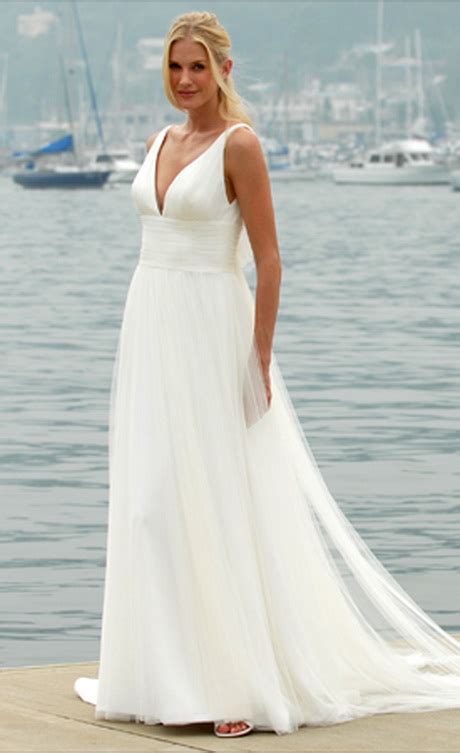 Informal wedding dresses and casual beach wedding dresses are perfect options for a destination wedding. Simple wedding dress for beach wedding