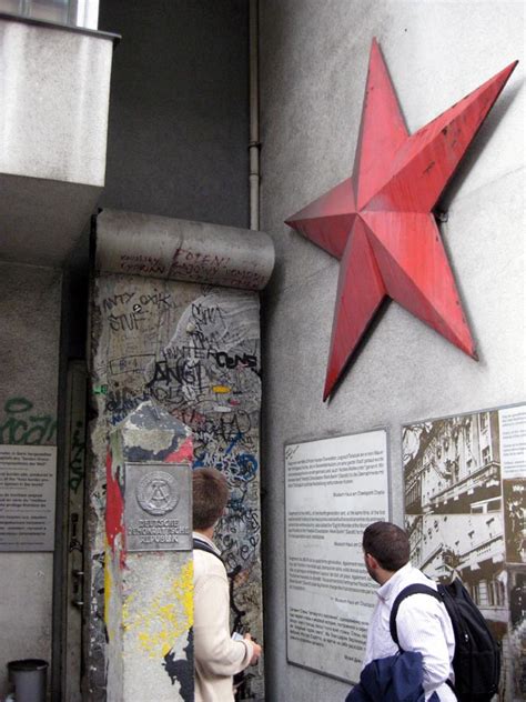 August 1961 bis heute mit den wichtigsten geschehnissen. Checkpoint Charlie: Rem Koolhaas Berlin Building - e-architect