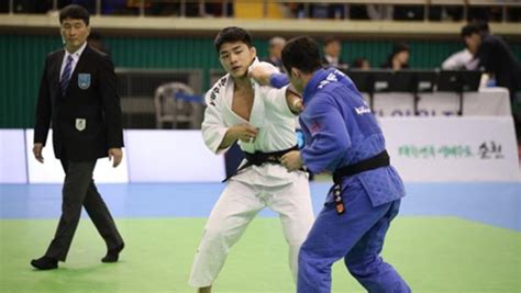 도쿄올림픽에서 뛰는 한인 동포 선수들 소식과 청소년 모국 연수 소식 등을 재외동포재단 홍보문화조사부 서준혁 주임과 알아본다. 유도 안창림, 국가대표 2차 선발전 남자 73㎏급 우승