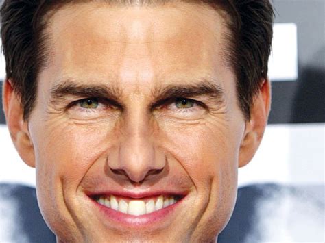 It's reported that tom's had so much dental surgery, it's left his entire top row of teeth slightly. Tom Cruise Has Perfectly Aligned Tooth And It's Weird
