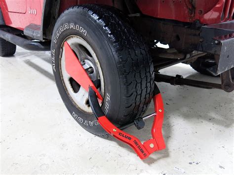 The Club Tire Claw Xl Wheel Lock With Lug Nut Protector Plate Keyed