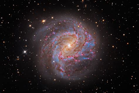 The Southern Pinwheel M83 Cosmic Pursuits