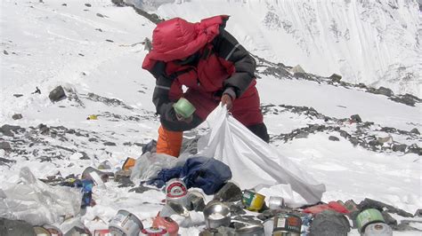 Mount Everest Fights Growing Trash Problem