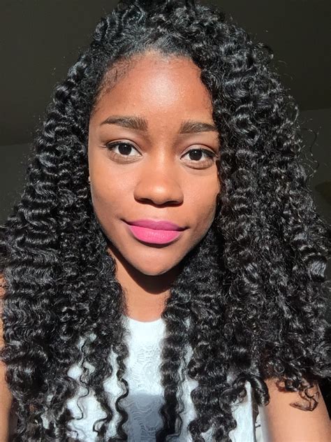 This is super easy too! Revive an Old Hairstyle with a Braid Out - Voice of Hair
