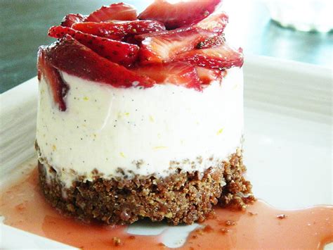 Easy to make, refreshing and delicious. Strawberry-Cocoacake Terrine in 2020 | Food processor ...