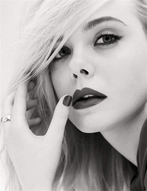 elle fanning on elle エルのエル・ファニング エルたんが、フランスを代表する世界最大のコスメ・カンパニー、ロレアルの顔の “ ロレアリスト ” であることから