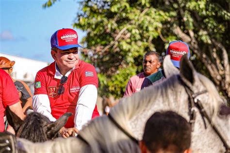 Iracema Vale Acompanhada De V Rios Deputados Prestigia A Tradicional