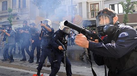 Turkish Police Clash With May Day Protesters News Al Jazeera