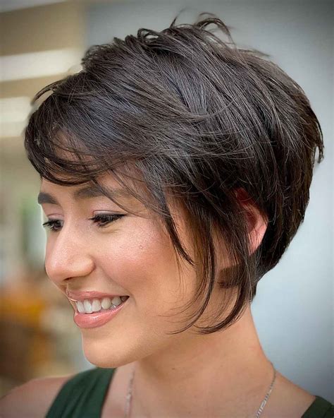 Short Hair With Layers And Side Bangs