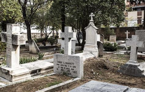 los cementerios de madrid más curiosos que deberías conocer