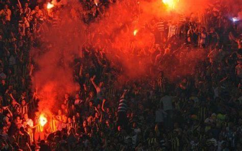 Turquie Galatasaray sacré heurts entre supporteurs