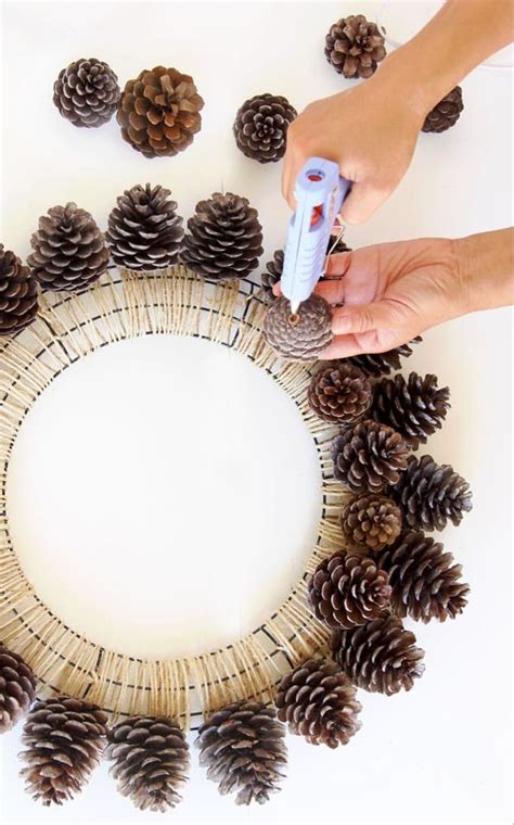 Beautiful Fast And Easy Diy Pinecone Wreath Improved Version Corone