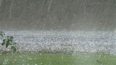 Град ◆ gewitter und hagel brachen über das dorf herein. Alkmaar Centraal - Code geel: mogelijk glad bij hagel