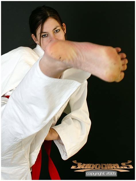 pin by jluigi on martial kicks women karate karate kick female martial artists