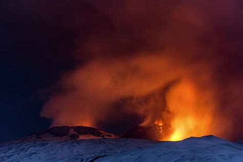 Italian Volcano Eruption Today Italys Dangerous Supervolcano About