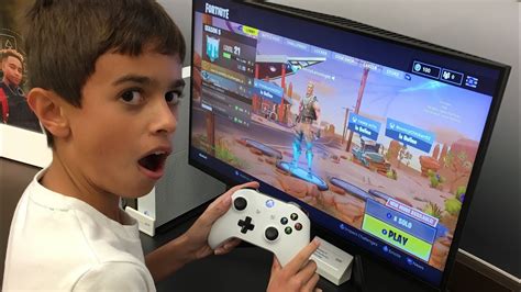 Playing Fortnite At The Microsoft Store Youtube