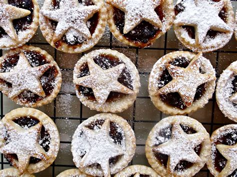 Switch up standard shortcrust with our fabulous frangipane topping. Easy Peasy Mini Mince Pies - Easy Peasy Foodie