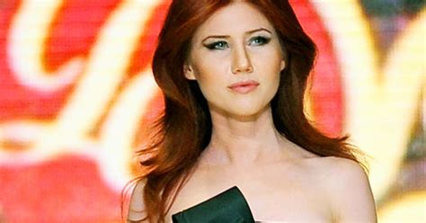 Ex Russian Spy Anna Chapman Hits The Catwalk Photo 1 Pictures Cbs News