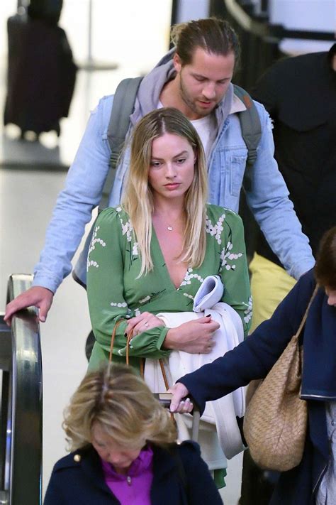 Margot Robbie And Husband Tom Ackerley Arrive In Ny 4232017