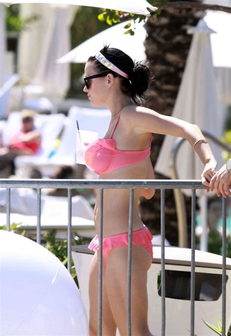 Katy Perry Bikini Pictures 9 Pics
