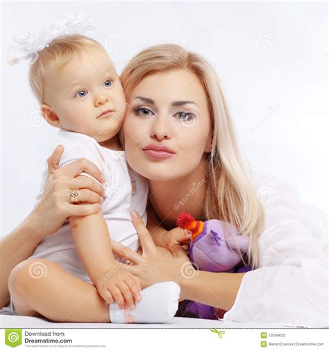 Moeder Met Baby Stock Foto Image Of Zuigeling Elementair 12049632