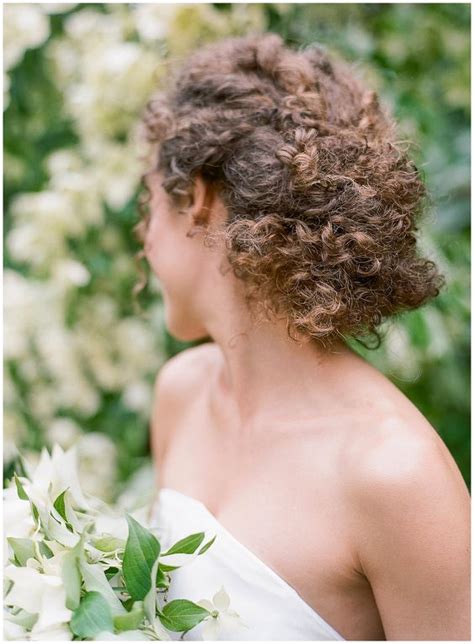 30 Romantic Curly Hairstyles For Wedding Hair 2020