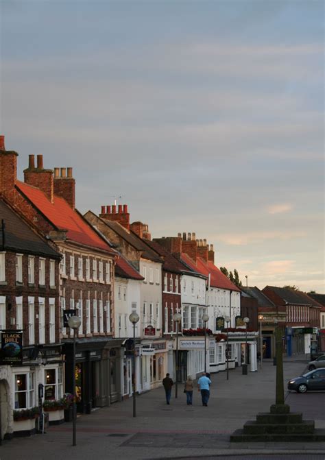 High Street At Dawn Travel Uk Dale Pub Towns Moving Street View