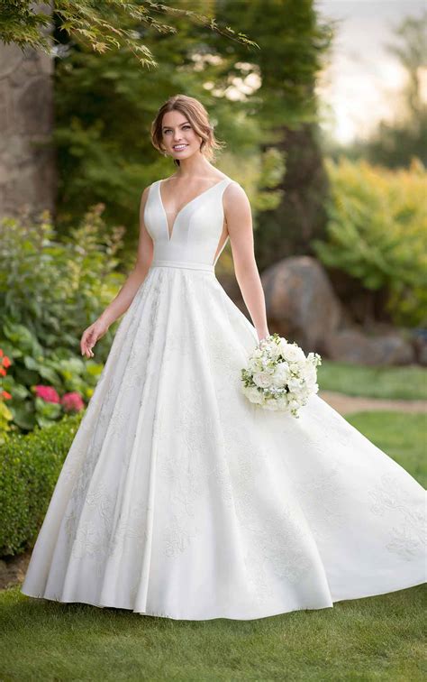 In preparation for the celebration must take into account every detail, so that nothing marred this joyful day. Classic Ballgown Wedding Dress with Lace Detailing