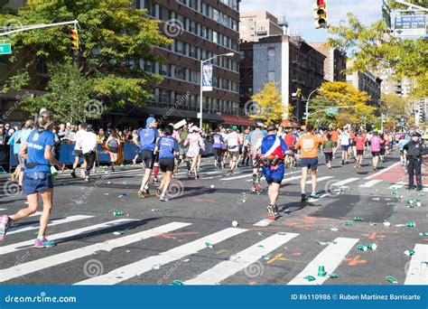 Marathon Runners Along First Avenue In The Nyc Marathon 2016 Editorial Photo Image Of City