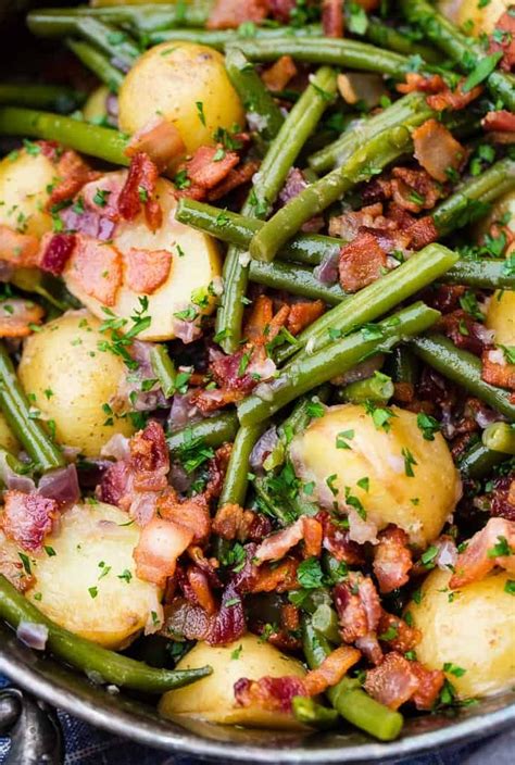 In a small bowl mix the garlic, oregano, basil, parsley, thyme, salt and pepper together. Garlic Herb Roasted Potatoes Carrots and Green Beans ...