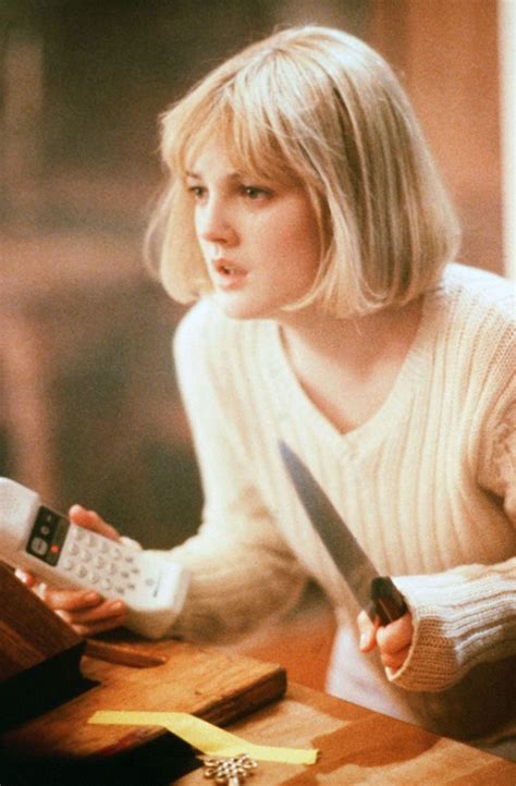 Drew Barrymore As Casey Becker In The Film Scream 1996 Film Horreur Films D Horreur