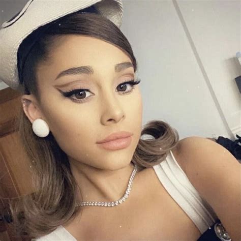 Pin By ℓιℓу On Ariana Pfp’s Ariana Grande Ariana Grande Cute Ariana Grande Selfie