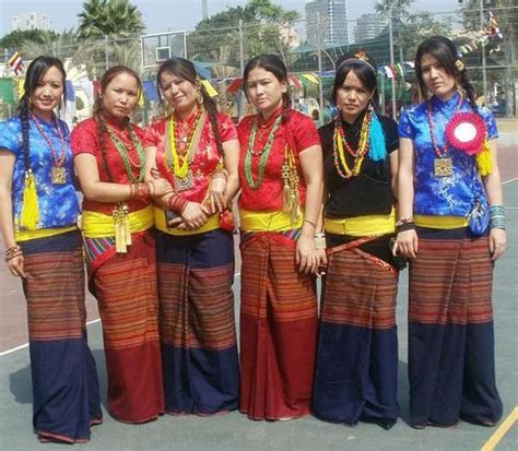 Local Fashion Traditional Costume Of Nepal Nepal Clothing Nepal