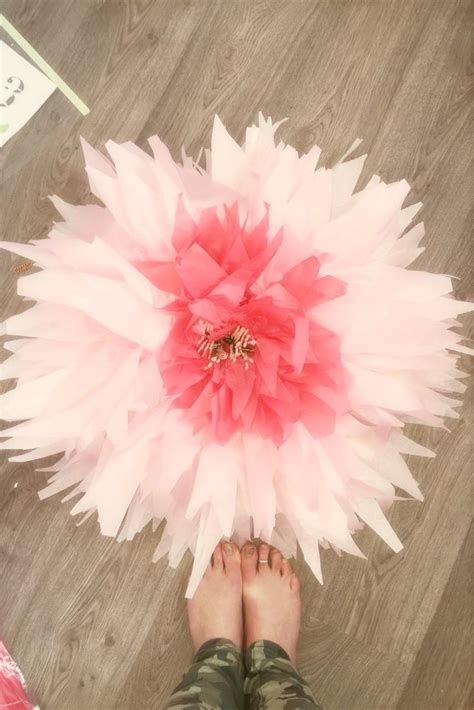 How To Make Giant Tissue Paper Flowers Diy Giant Paper Flowers Easy