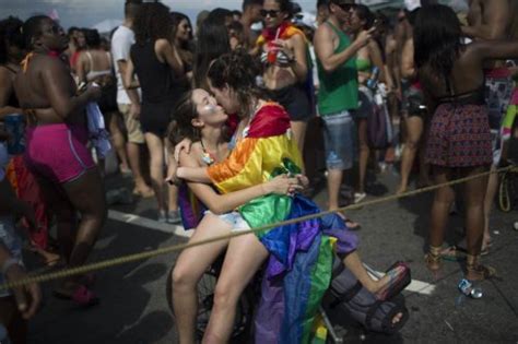 Tens Of Thousands Celebrate At Rio Pride Parade Lgbtq Nation