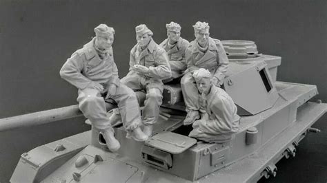 135 Scale Unpainted Resin Figure Panzer Crew 5 Figures Gk Figure