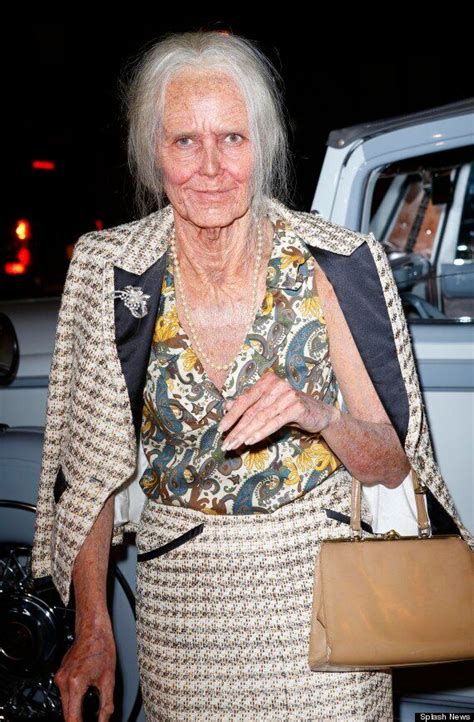 heidi klum s old lady halloween costume is ridiculously good pictures huffpost uk entertainment