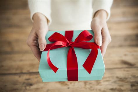 Find unique and creative gifts that are not only simple to make but will be useful to him too. 5 Birthday Gift Ideas for Husband of the Year | Estilo ...