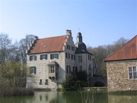 Haus kaufen in deckbergen und landkreis schaumburg, 55 ergebnisse. Datei:Wasserschloss haus dellwig.JPG - Wikipedia
