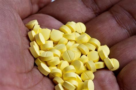 Yellow Pill In Hand Stock Image Image Of Ache Health 26346907