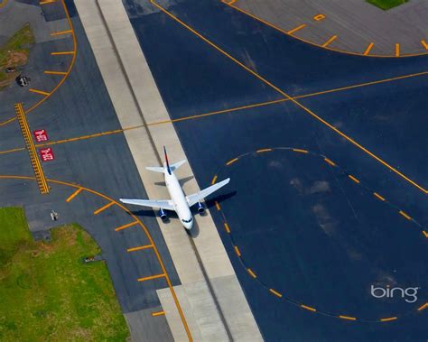 Airport Taxiing Aircraft September 2013 Bing Wallpaper Preview