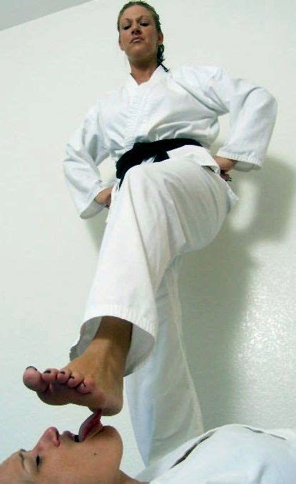 Pin Von K B Auf Karate Feet