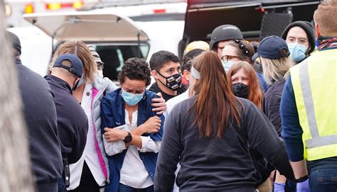 «إذا التقى المسلمان بسيفيهما فقتل أحدهما صاحبه فالقاتل والمقتول في النار»، قيل: بالفيديو: ضحايا على الأرض في مجزرة كولورادو... | النهار