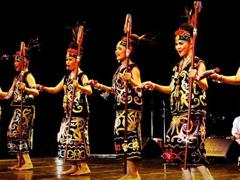 Jenis Tari Gantar Dan Keunikan Tarian Tradisional Suku Dayak Kalimantan Sexiz Pix