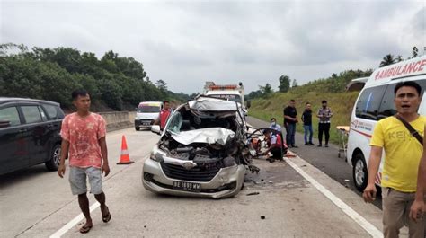 Avanza Dan Truk Tabrakan Di Tol Natar Akibatkan 2 Orang Tewas Sopir