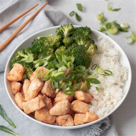 Or a cocktail or dry white wine, which pairs perfect with the flavors in these chicken strips. Spicy Chili-Garlic Chicken & Broccoli Rice Bowl in 2020 ...