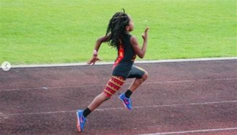 Es el mejor tiempo registrado en la carrera de 100 metros obtenido por cualquier mujer de 100 años de edad. RUDOLPH INGRAM CON 7 AÑOS CORRE LOS 100 METROS PLANOS EN ...